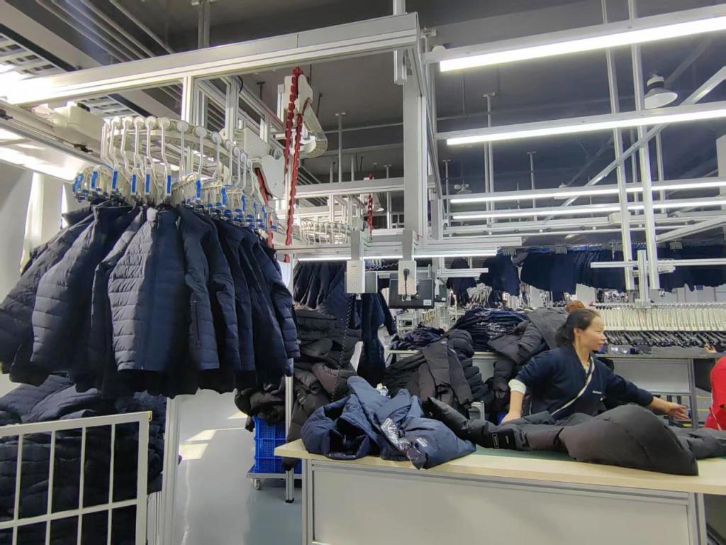 爾濱攜手波司登 智能制造驅動產能飛躍，全年目標30萬件服裝再創新高